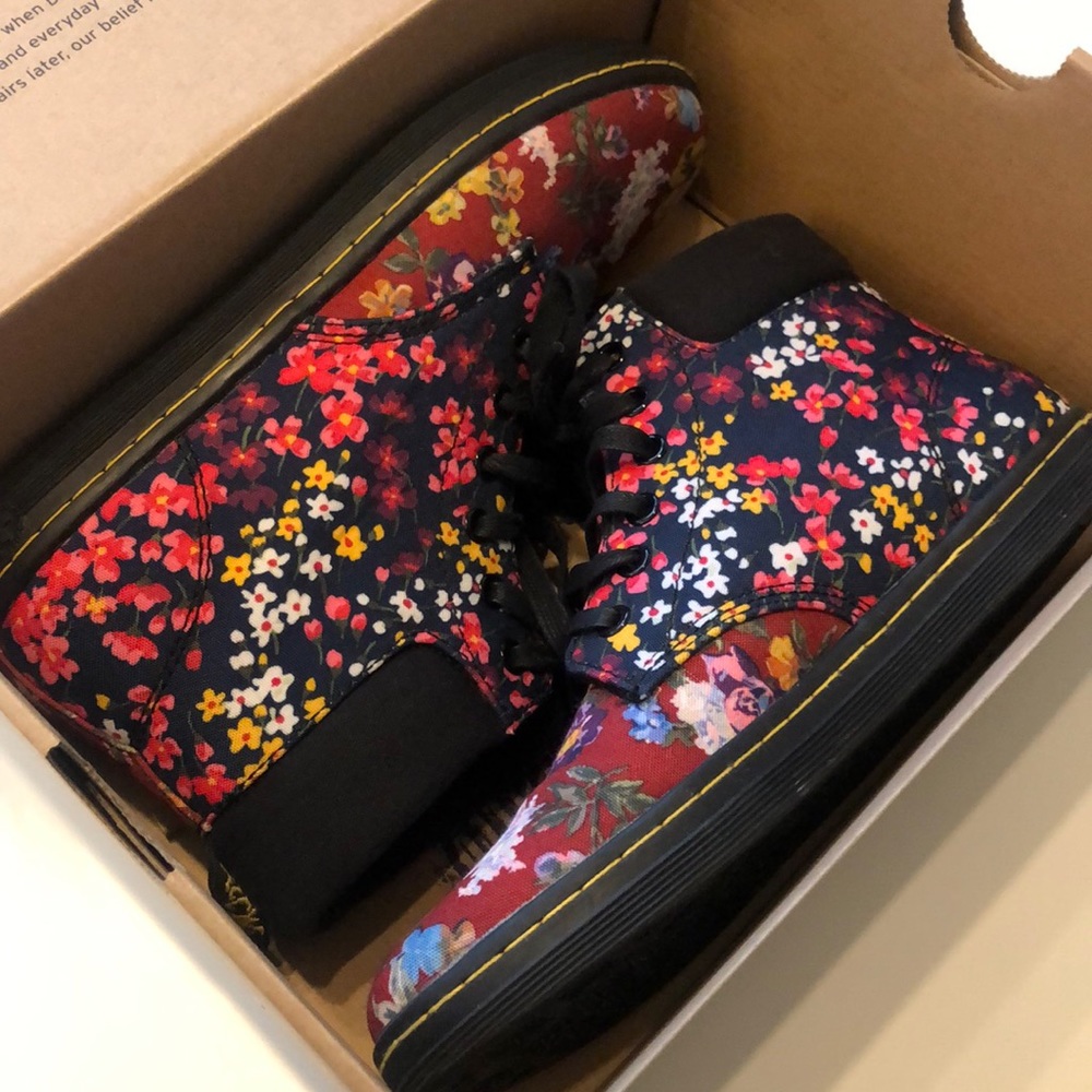 Dr. Marten’s Floral Multi Mix Canvas Eclectic Maelly Bootie Sz 8